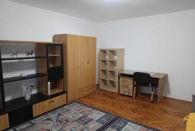 Garsonieră decomandată în P-ța Unirii