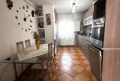 Apartament cu 4 camere decomandat în Central - 2