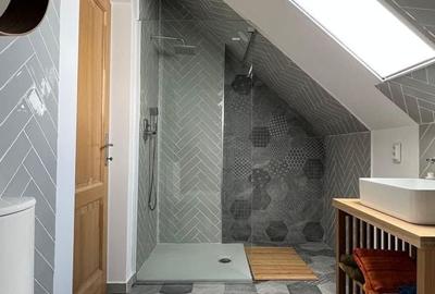 Casă individuală cu 10 camere cu Canalizare în Arefu - 27