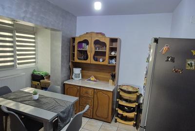 Apartament cu 2 camere decomandat în 9 Mai - 2