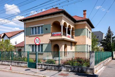 Casă cu 4 camere în Andrei Mureșanu