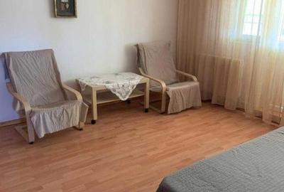 Apartament cu 2 camere semidecomandat, mobilat în Micro 11 - 1