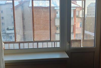 Apartament cu 3 camere decomandat în Central - 3
