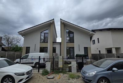 Duplex despartit prin camera tehnica - 4 camere Toate Utilitatile - 1