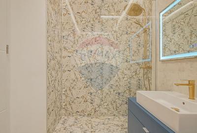 Apartament cu 3 camere semidecomandat, mobilat în Tractorul - 18