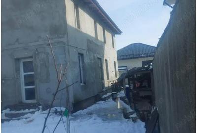 Casă în 1 Decembrie - 2