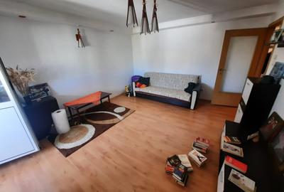 Apartament cu 3 camere decomandat, zona Nicolina - 4