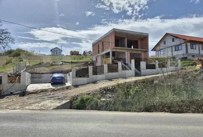 Casă cu Teren 640 Mp în Turda