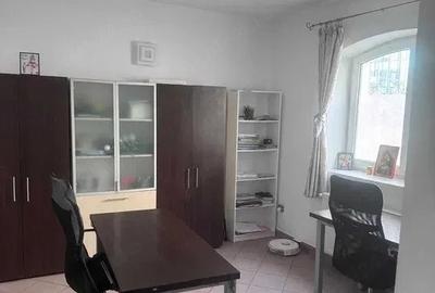 Casă individuală cu 6 camere cu Canalizare în Cotroceni - 1