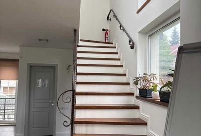 Casă cu 4 camere în Central - 2