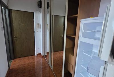 Trapezului, chiar la metrou 1 Decembrie 1918,, bloc mixt, reabilitat - 9