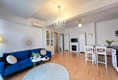 Apartament cu 3 camere semidecomandat, mobilat în Bună Ziua