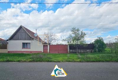 Casă cu 2 camere cu Teren 3890 Mp în Iratoșu - 1