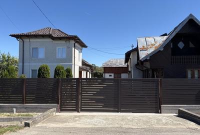Casă cu 4 camere în Cârcești