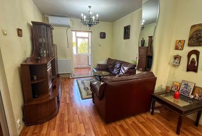 Apartament cu 3 camere decomandat, mobilat în Central