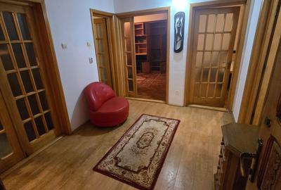 Apartament cu 3 camere decomandat, mobilat în Zimbru