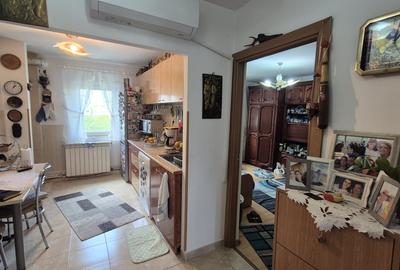 Apartament cu 4 camere decomandat în CET - 3