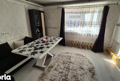 Casă cu 3 camere cu Teren 1318 Mp în Central - 1
