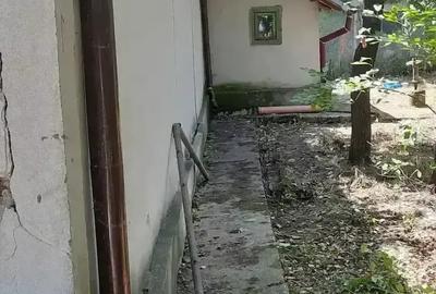 Casă cu 3 camere cu Teren 2640 Mp în Meri - 1