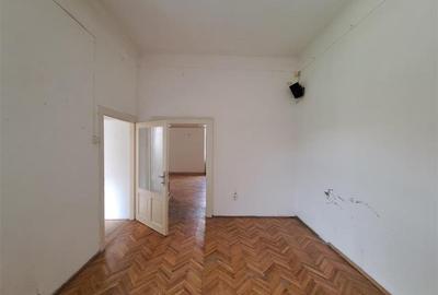 Spațiu comercial, de 150 mp, în Central - 7