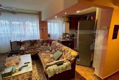 Apartament cu 4 camere decomandat în Micro 17