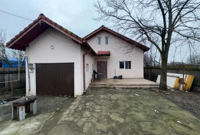 Casă cu 4 camere cu Teren 580 Mp în Tărtășești - 1