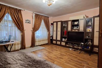 Casă individuală cu 2 camere cu Canalizare în Central - 7