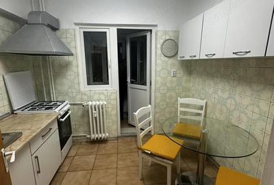 Apartament cu 3 camere decomandat, mobilat în Pantelimon