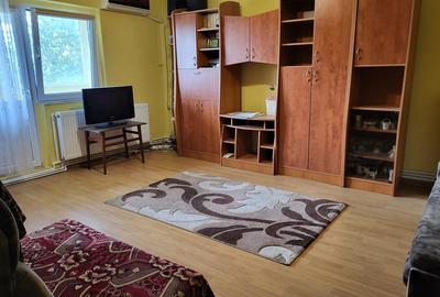 Vand apartament 3 camere
