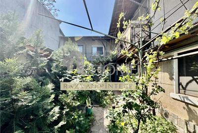 Casă cu 6 camere cu Canalizare în Central - 2