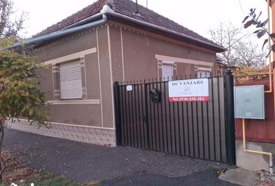 Casă cu 4 camere cu Teren 1440 Mp în Central