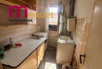 Apartament 3 camere,str.Alunisului,etaj 3 - 3
