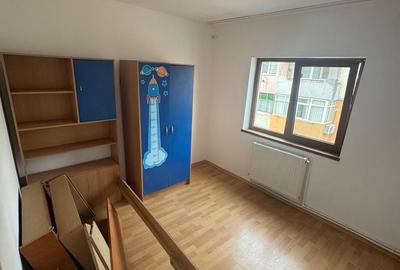 Apartament cu 3 camere în Tineretului - 4