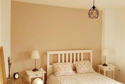 Apartament cochet, doua camere, structura decomandata,  priveliste spre munte, R - 7