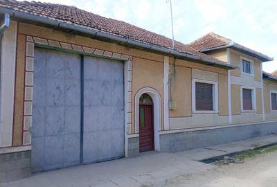 Casă cu 3 camere în Central - 1