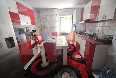 Apartament cu 3 camere semidecomandat în Soarelui