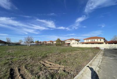 Teren de 2572 mp, în Domnești - 2