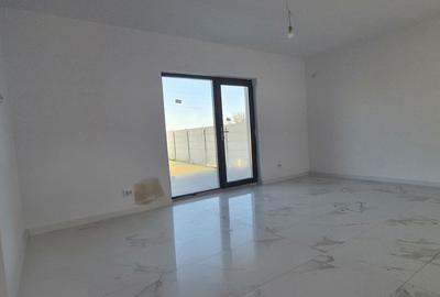 Casă cu 4 camere cu Teren 400 Mp în Clinceni