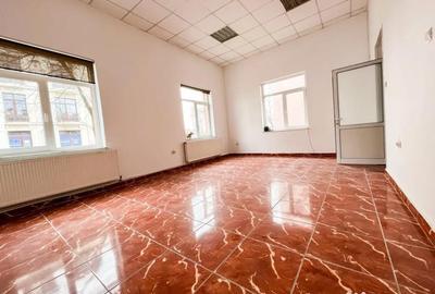 Casă cu 4 camere cu Canalizare în Central - 10