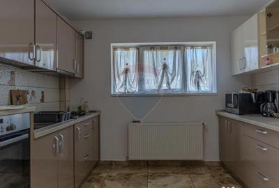 Casă cu 10 camere cu Teren 1074 Mp în Moieciu - 17