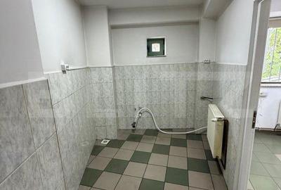 Spațiu comercial, de 685 mp, în Central - 3