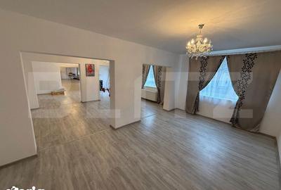 Spațiu comercial, de 330 mp, în Central - 8