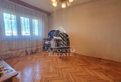 Apartament cu 3 camere decomandat în Gheorghe Lazăr