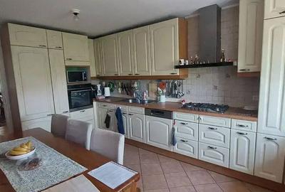 Casă cu 4 camere în Ostratu