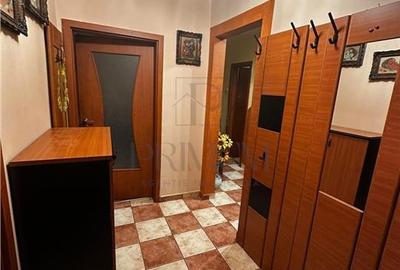 CIRCUMVALATIUNII - ETAJ 1 - BLOC IZOLAT - 4 camere - 2 bai - debara - decomandat - 4