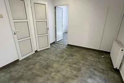 Casă cu 4 camere în Banu Manta