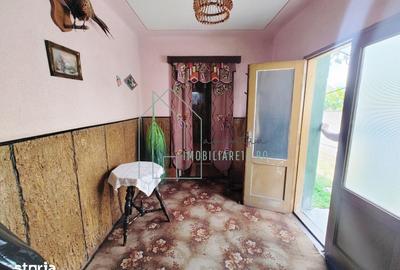 Casă cu 4 camere cu Teren 300 Mp în Central - 1