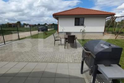 Casă cu 4 camere cu Teren 400 Mp în Stupini