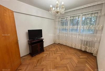 Apartament cu 3 camere semidecomandat în Obor
