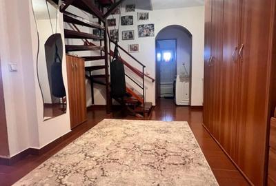Apartament 4 camere decomandat cu scara interioara, Zona Sarari - 2